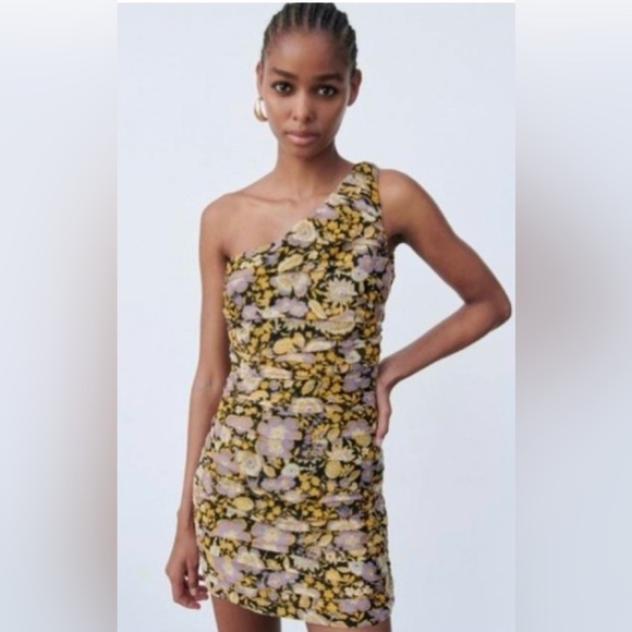 One  shoulder dress - Picture 1 of 2